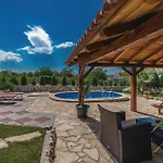 Semesterbostad Two-bedroom In Zemunic Gornji *