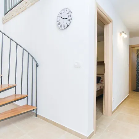 Two-bedroom In Zemunic Gornji Prázdninový dům Vlasnovic