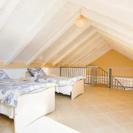 Two-bedroom In Zemunic Gornji Vlasnovic