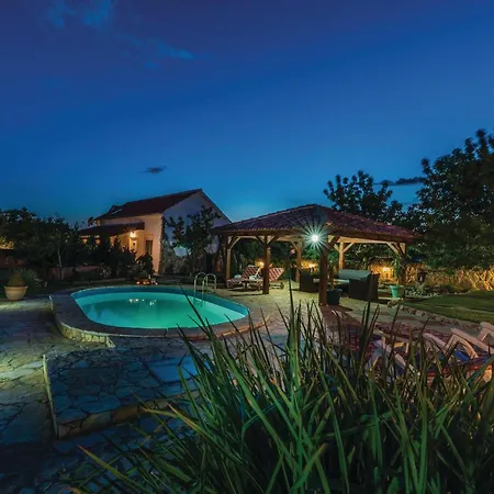 Two-bedroom In Zemunic Gornji