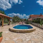 Hébergement de vacances Two-bedroom In Zemunic Gornji
