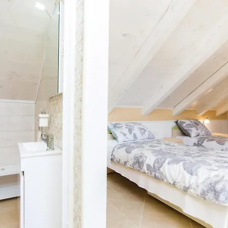 Two-bedroom In Zemunic Gornji *
