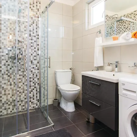 Two-bedroom In Zemunic Gornji *