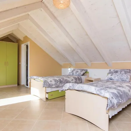 Feriehus Two-bedroom In Zemunic Gornji *