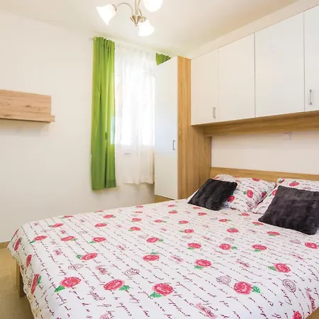 Two-bedroom In Zemunic Gornji *