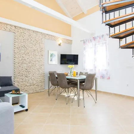 Two-bedroom In Zemunic Gornji Feriehus *