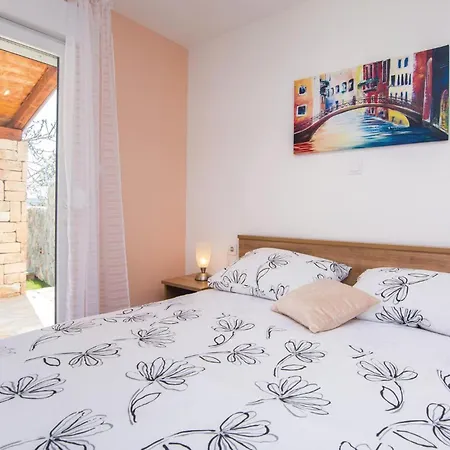 Two-bedroom In Zemunic Gornji Vlasnovic