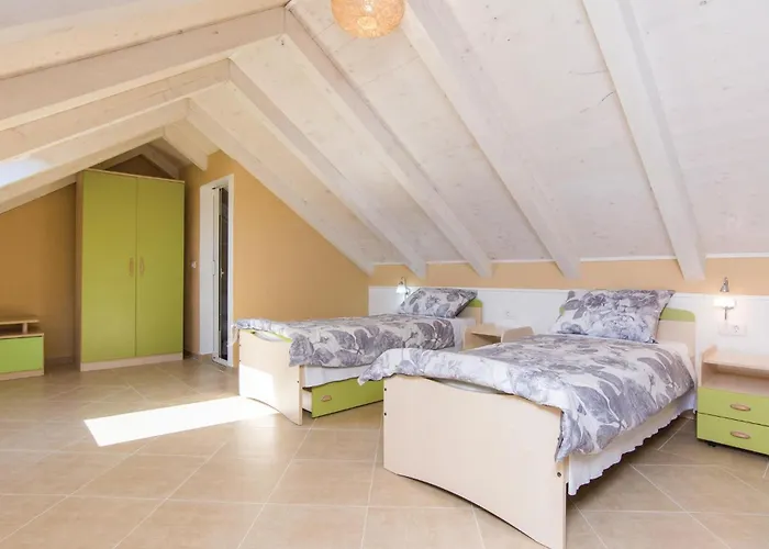 Ferienhaus Two-bedroom In Zemunic Gornji *