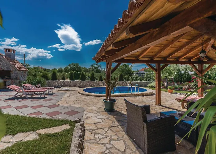 Ferienhaus Two-bedroom In Zemunic Gornji *